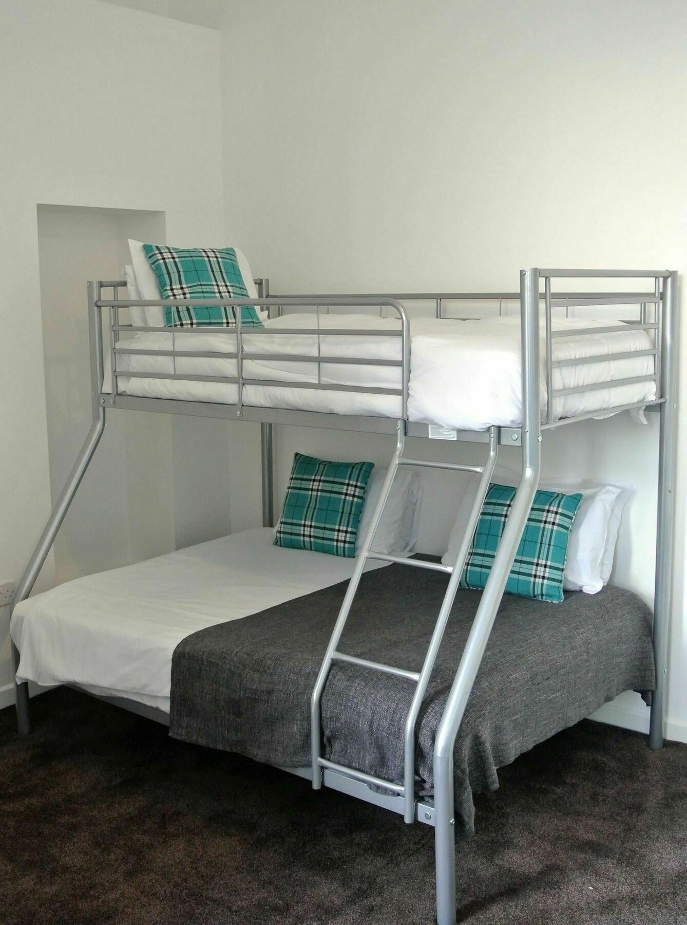 Approved Serviced Apartments Gorse Hill Манчестер Экстерьер фото